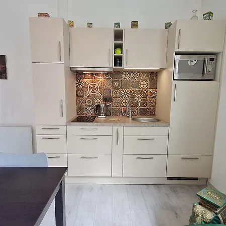 Apartment Lumineux De 2 Pieces - Quartier Anime D'haussonville, - Fr-1-584-317